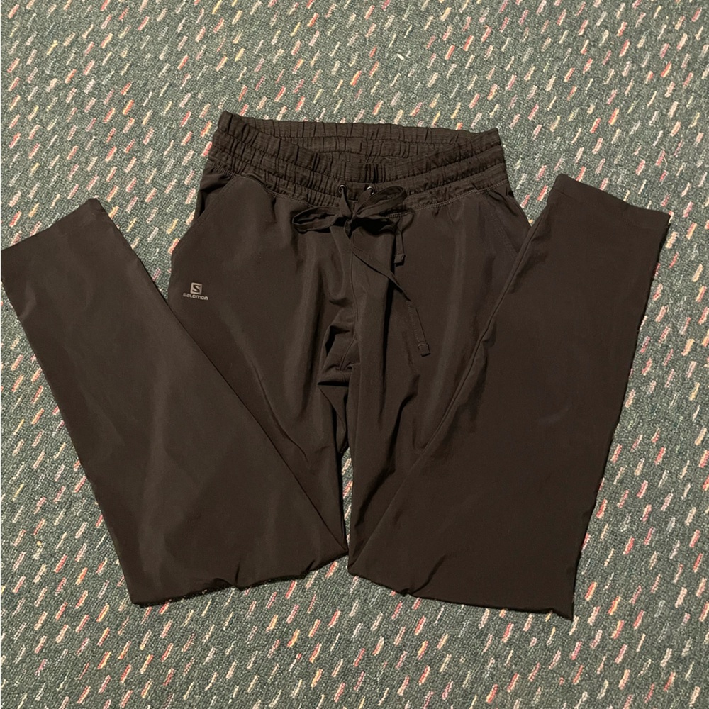 Salomon black joggers #outdoor #fall #mommusthave